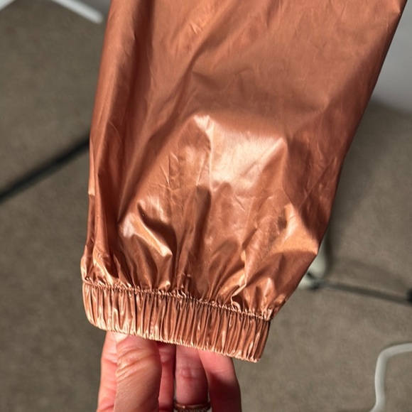 ALO YOGA • NWOT Brown Copper Windbreaker Jacket Hoodie • Size XS - Picture 6 of 10